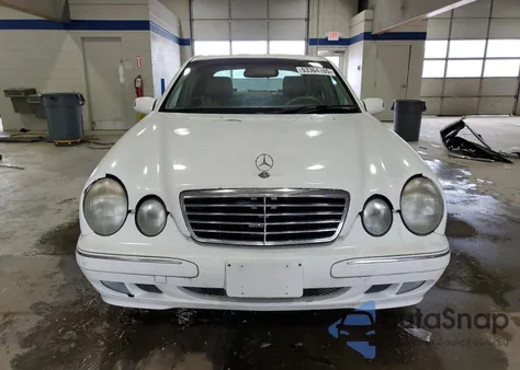 2002 Mercedes-Benz E 320 4Matic из США, поврежденный, VIN WDBJF82J02X065334